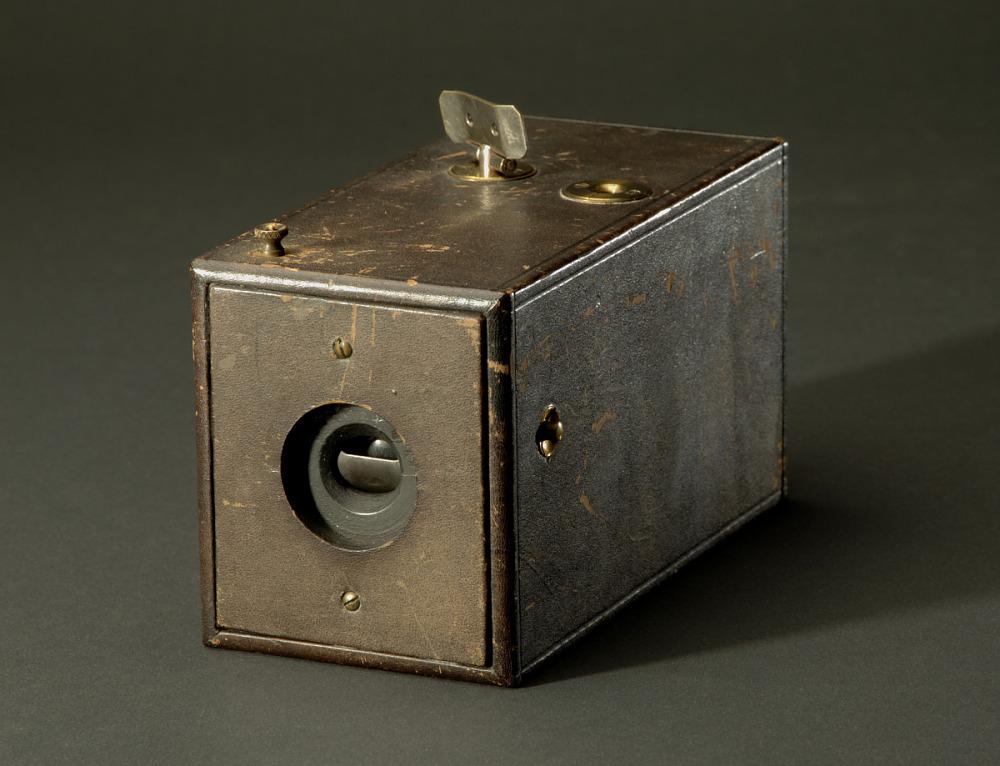 See Who the Creator of the First Camera Was - See How it Was Created